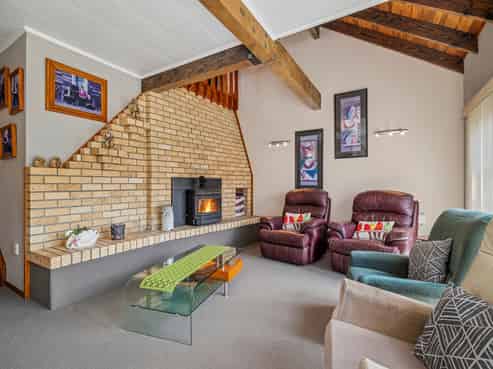 80 Utuhina Road, Springfield