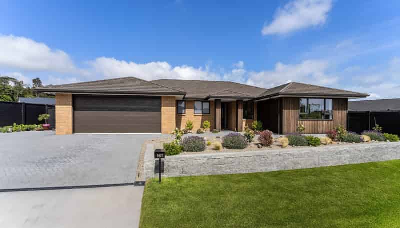 161 Karuhiruhi Street, Waikanae