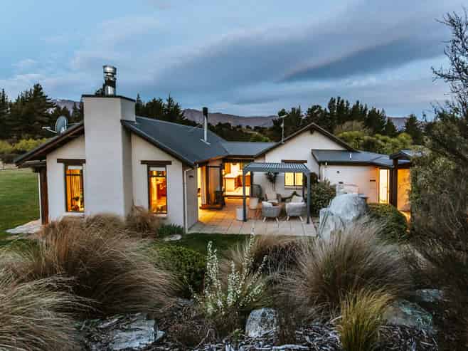1050 Lake Hawea-Albert Town Road, Lake Hawea