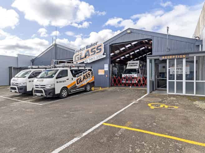 Established glass and glazing business