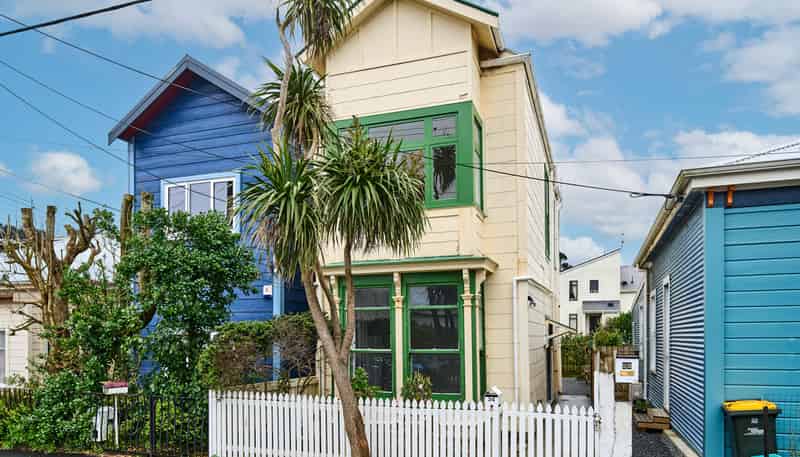 24 Luxford Street, Berhampore