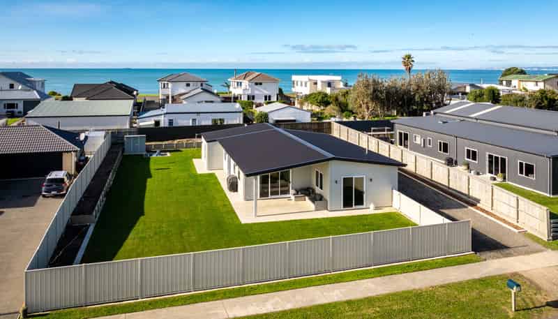 23 Pohutukawa Drive, Bay View
