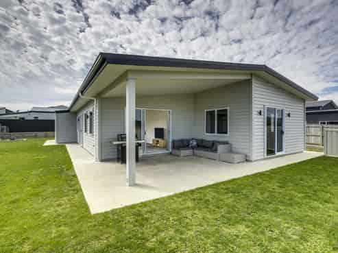 23 Pohutukawa Drive, Bay View