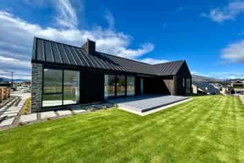 15 Mason St, Wanaka