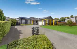 24 Lydiard Place, Beachlands