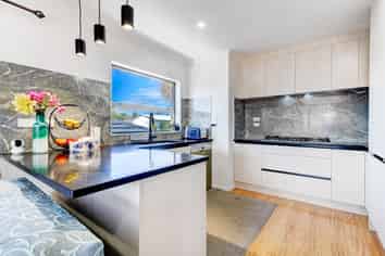 74A&B Awaroa Road, Sunnyvale