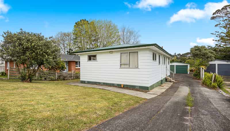 99 Riverpark Crescent, Henderson