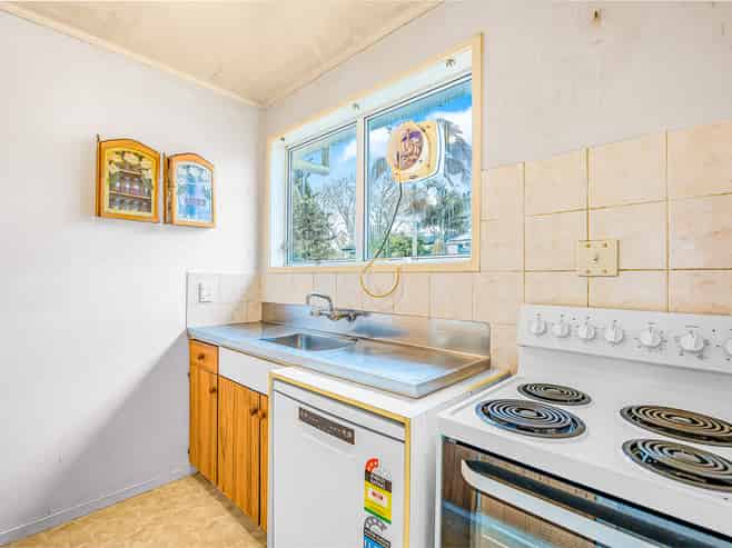99 Riverpark Crescent, Henderson