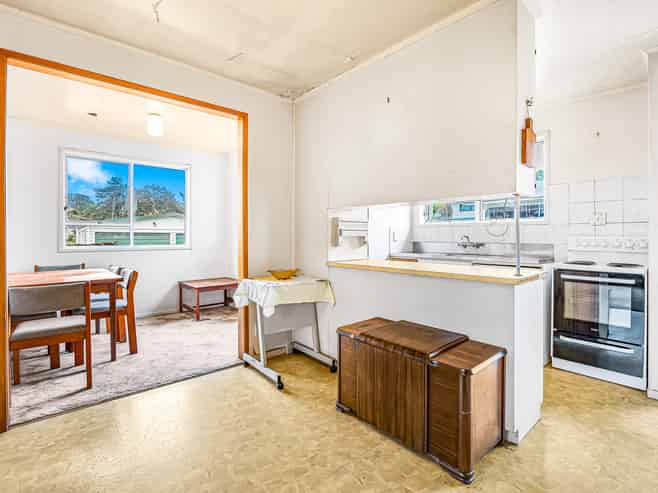 99 Riverpark Crescent, Henderson