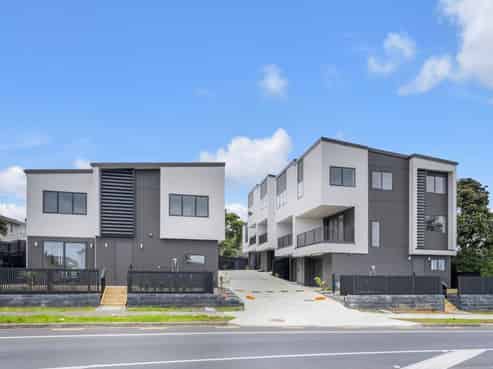 24 A-I Great South Road, Manurewa