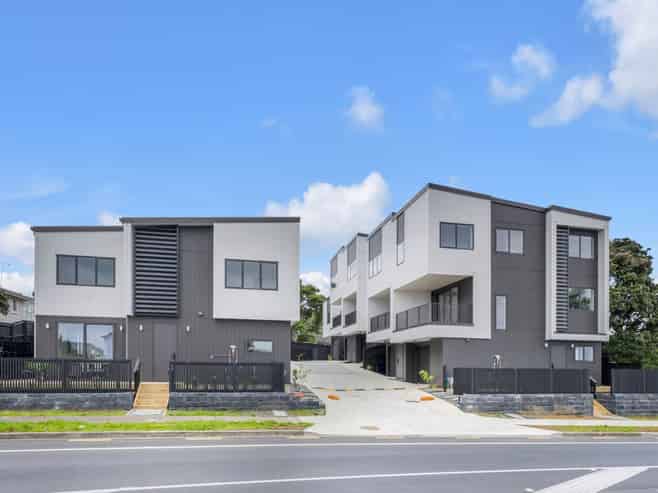 24 A-I Great South Road, Manurewa
