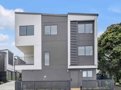 24 A-I Great South Road, Manurewa