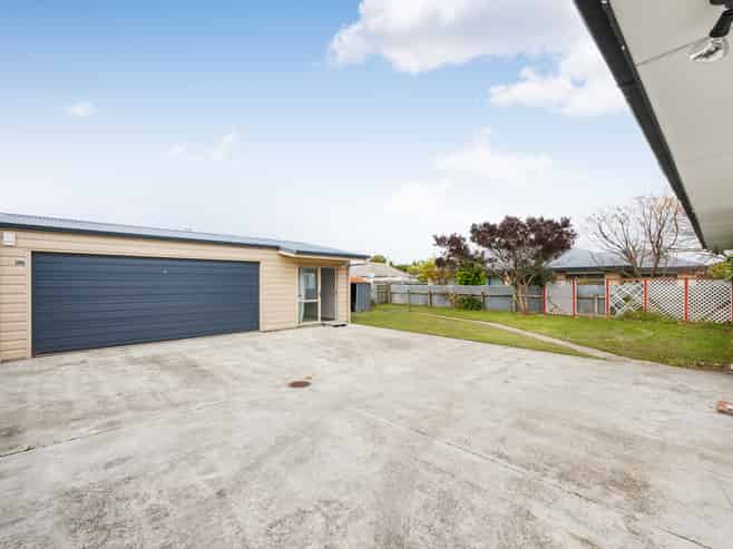 10 Battersea Place, Roslyn