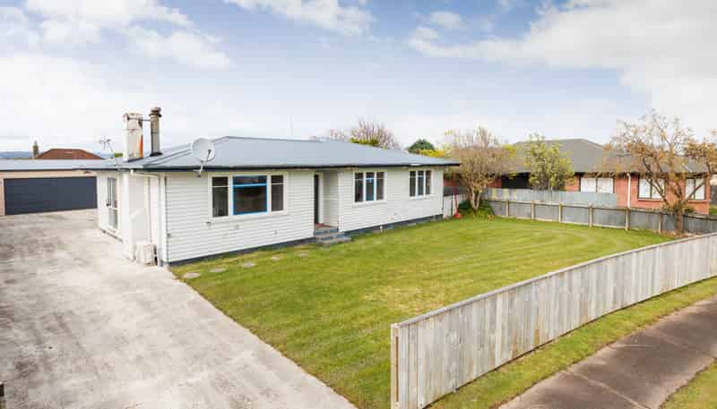 10 Battersea Place, Roslyn