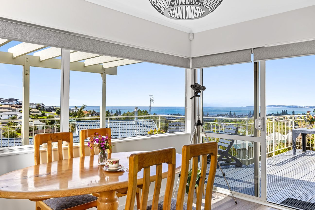 Seaviews and spaciousness in sought after Orewa – pohled 2