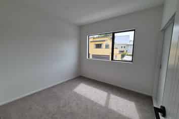 88C Sunnynook Road, Sunnynook