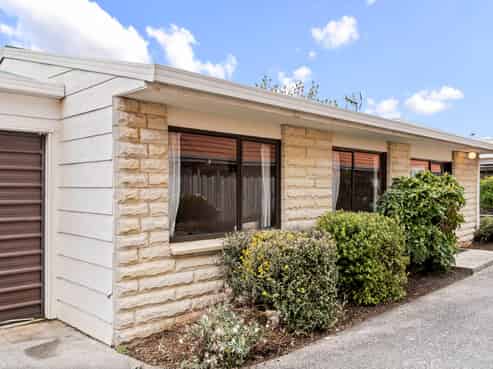 8B Grove Street, SAINT KILDA