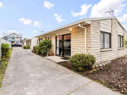 8B Grove Street, SAINT KILDA