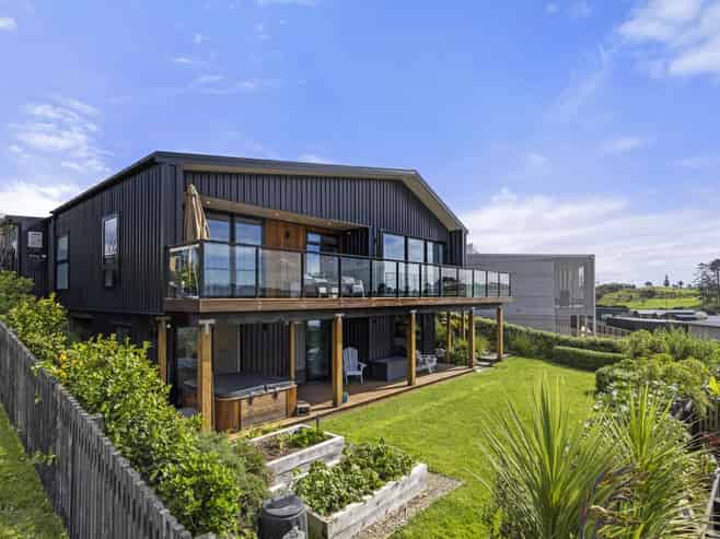 15 Maataitai Road, Raglan