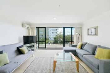 1E/118 Gladstone Road , Parnell