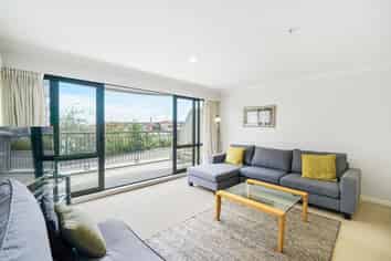 1E/118 Gladstone Road , Parnell