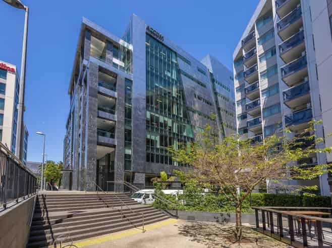 Premium green-rated office