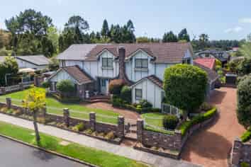 102 Chelsea View Drive, Chatswood