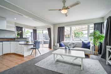 937 Nelson Street North, Mahora