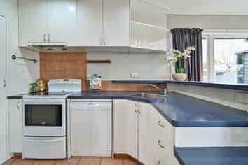 937 Nelson Street North, Mahora
