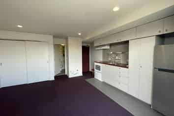 2j/3 Keystone Avenue, Mount Roskill