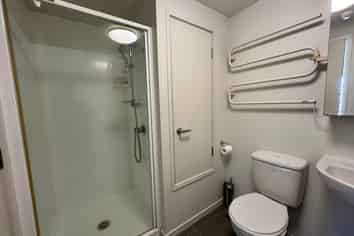 2j/3 Keystone Avenue, Mount Roskill
