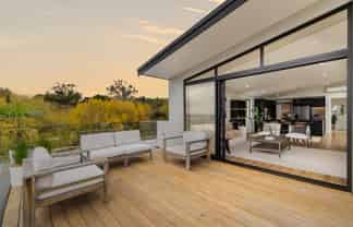 87 Oak Road, Poraiti