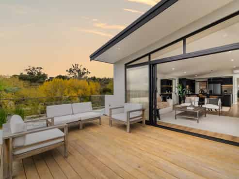 87 Oak Road, Poraiti