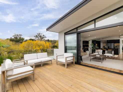 87 Oak Road, Poraiti