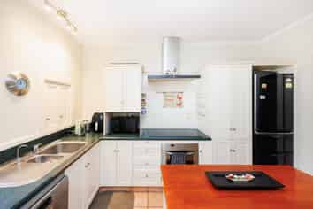 8 Annandale Avenue, Takaro