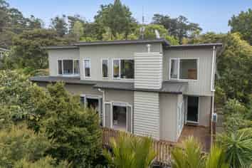 15 Springwater Vale, Unsworth Heights