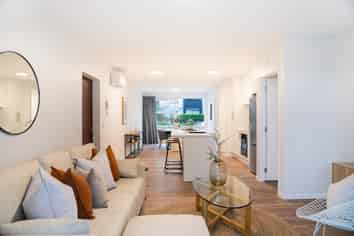 4/247 Hobsonville Point Road, Hobsonville