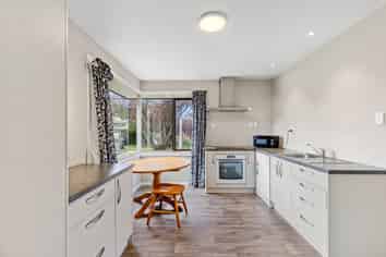 42 Attlee Crescent, Bryndwr