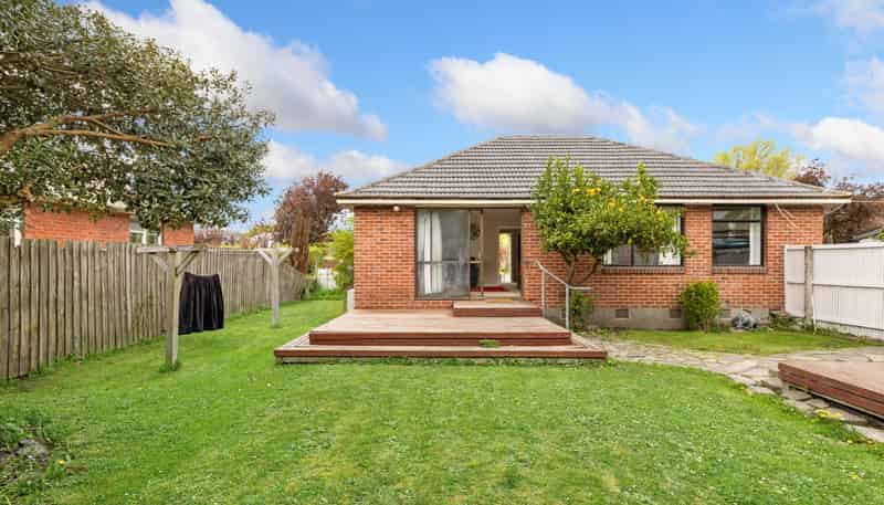 42 Attlee Crescent, Bryndwr