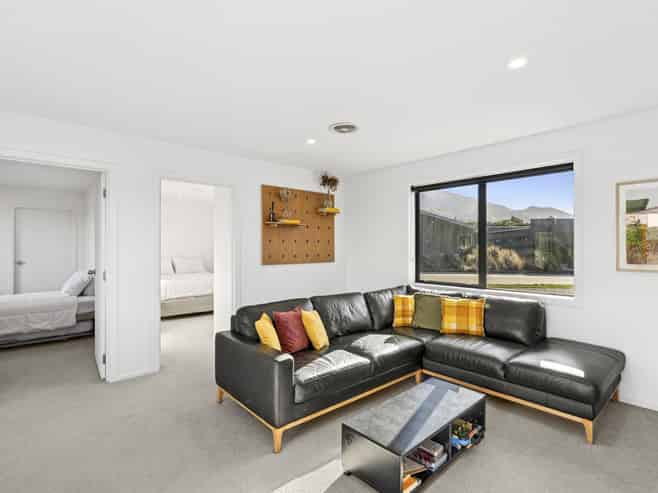 2 Cleland Close, Wanaka