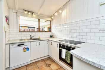 8 Booker Place, Weymouth