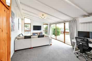 8 Booker Place, Weymouth