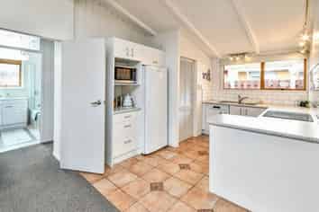 8 Booker Place, Weymouth
