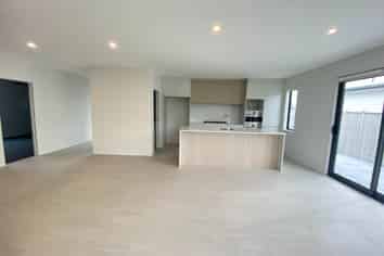 100 Pepene Avenue, Takanini