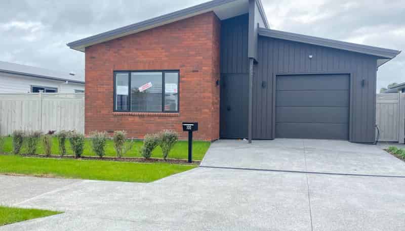 100 Pepene Avenue, Takanini