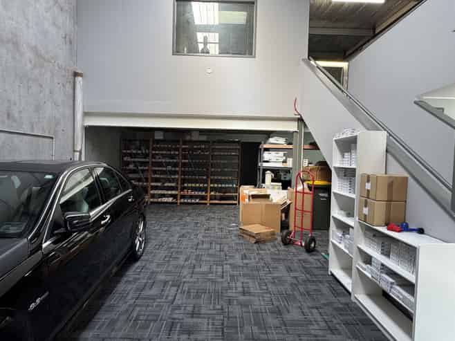 North-facing office/warehouse