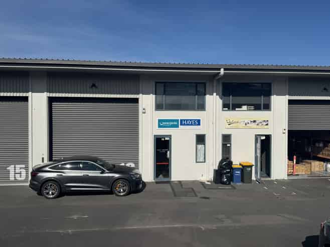 North-facing office/warehouse