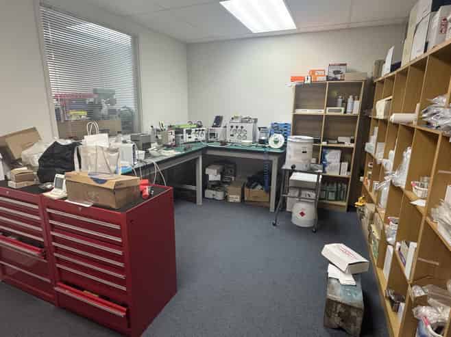 North-facing office/warehouse
