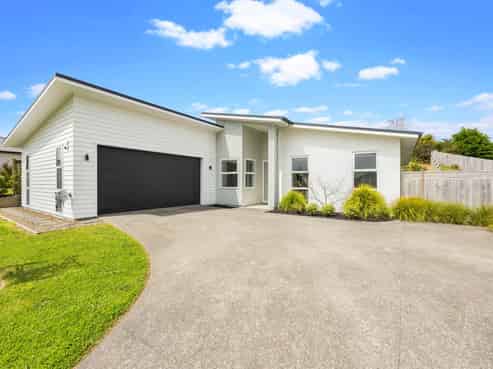 12 Flaxfield Lane, Beachlands