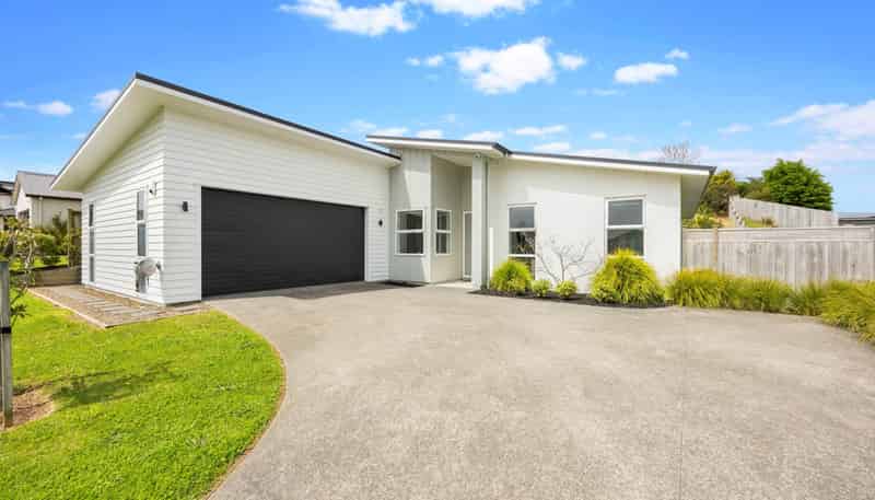 12 Flaxfield Lane, Beachlands